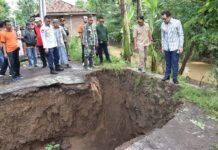 Pj Bupati Cirebon Pantau Kerusakan Jalan Sidamulya-Munjul