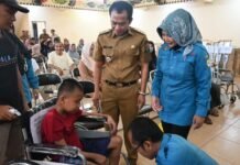 Dinsos Kabupaten Cirebon Bagikan Alat Bantu untuk Puluhan Disabilitas