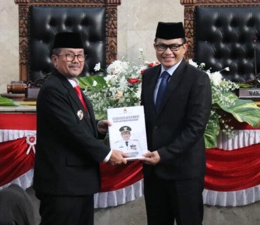 Bupati Imron Sampaikan Pidato Perdana di DPRD