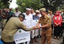 Dilarang Beroperasi Saat Mudik, Ratusan Tukang Becak di Cirebon Dapat Kompensasi Rp3 Juta