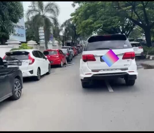 Keluhan terhadap Parkir Liar di Depan Pengadilan Negeri dan Agama serta Bapenda