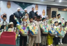 Ayyubi Bagikan Santunan dan Doorprize Umroh