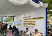 Warga Karawang Serbu Samsat Demi Program Pemutihan Pajak