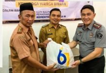 Hari Bakti Pemasyarakatan ke-61, Kalapas Karawang Berbagi 148 Paket Bansos kepada Masyarakat