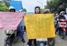 Dana Potongan Gaji Hilang Jejak, Eks Karyawan Tagih Keadilan di Depan Pabrik Pindo Deli