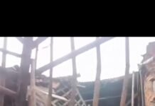 Rumah Tua Runtuh Dihantam Angin Kencang, Warga Sukajaya Sementara Mengungsi