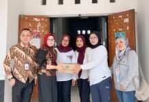 RS Lira Medika Dorong Pola Makan Sehat Melalui PMT untuk Warga Palumbonsari Karawang