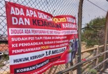 Tiga Tahun Tanpa Kepastian, Dugaan Suap di Polres Karawang Disorot Lewat Spanduk Protes Masyarakat