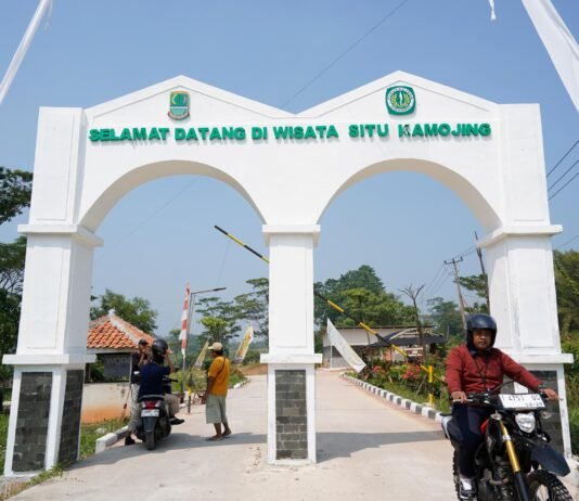 Pupuk Kujang Bangun Jalan dan Fasilitas Wisata di Situ Kamojing Karawang