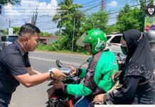 Ojol, Sopir Angkot, hingga Pedagang Kecil Terima Makan Siang Gratis dari Lapas Karawang