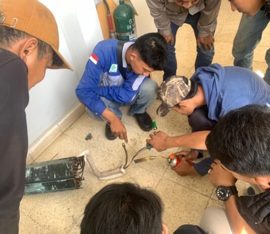 Panasnya Karawang Jadi Peluang, Pupuk Kujang Bantu Warga Kuasai Servis AC