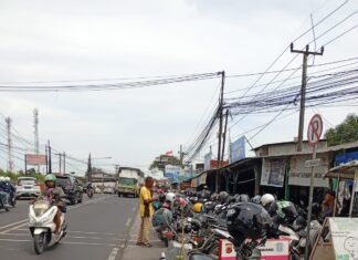Kemacetan di Depan Polres Karawang, Dishub Tegaskan Parkiran Motor Ilegal