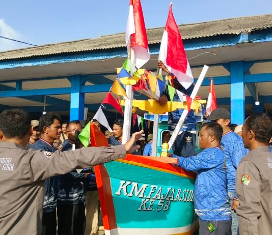 Warga dan Nelayan Padati Pantai Blanakan Saat Puncak Ruat Laut ke-58