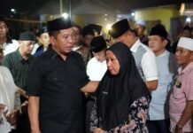 Bupati Aep Takziah ke Rumah Duka, Serahkan Santunan untuk Korban Kecelakaan Panjalu–Cikijing