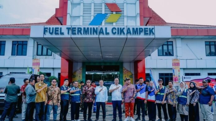 Bupati Aep Pastikan Ketersediaan BBM di Karawang Aman Jelang Arus Mudik LebaranKab. Karawang - J~2