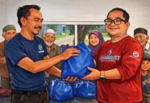 Kehangatan di Balik Sembako: IWOI Karawang Pererat Kebersamaan dengan Warga