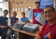 Solid! IWOI Karawang Beri Seragam Gratis untuk Liputan Mudik