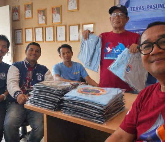 Solid! IWOI Karawang Beri Seragam Gratis untuk Liputan Mudik