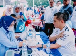 Jumat Sehat ASN Karawang, Bupati Aep Ajak Pegawai Jaga Kebugaran dan Rutin Cek Kesehatan