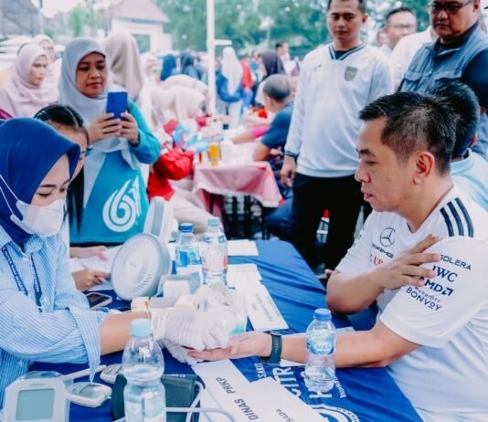 Jumat Sehat ASN Karawang, Bupati Aep Ajak Pegawai Jaga Kebugaran dan Rutin Cek Kesehatan