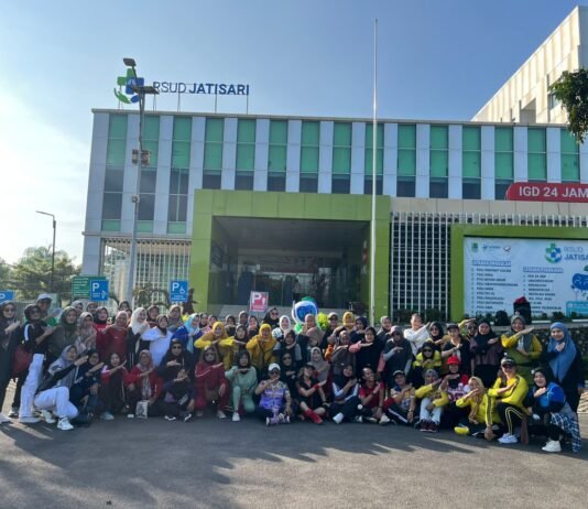 Direktur RSUD Jatisari Pimpin Langsung Senam Sehat Bersama Warga