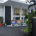 Karangan Bunga Banjiri PN Tipikor Bandung, Publik Apresiasi KPK Bongkar Korupsi APBD Bekasi