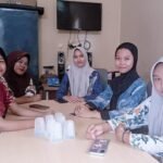 *Siswi SMKN 2 Karawang Ikuti Hari Pertama PKL, Pelajari Manajemen Media Online*