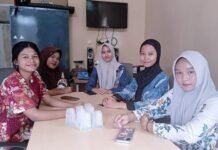 *Siswi SMKN 2 Karawang Ikuti Hari Pertama PKL, Pelajari Manajemen Media Online*