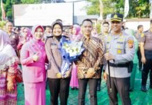 Kapolres Karawang Pimpin Upacara Kenaikan Pangkat 75 Personel, Pengabdian dan Prestasi Diganjar Penghargaan