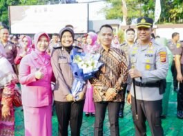 Kapolres Karawang Pimpin Upacara Kenaikan Pangkat 75 Personel, Pengabdian dan Prestasi Diganjar Penghargaan