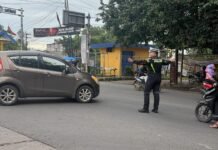Rayakan HUT Bhayangkara ke-80, Satlantas Polres Karawang Intensifkan Pengaturan Lalu Lintas di Titik Rawan Macet