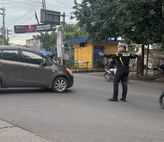 Rayakan HUT Bhayangkara ke-80, Satlantas Polres Karawang Intensifkan Pengaturan Lalu Lintas di Titik Rawan Macet