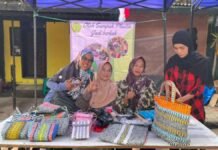 Kantong Kresek Bekas Diolah Jadi Tas hingga Dompet, Warga Cibogo Dorong Pengelolaan Sampah