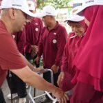 Kejari Karawang Hadirkan Senyum Lansia Lewat Bakti Sosial dan Lomba Kemerdekaan