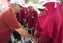 Kejari Karawang Hadirkan Senyum Lansia Lewat Bakti Sosial dan Lomba Kemerdekaan