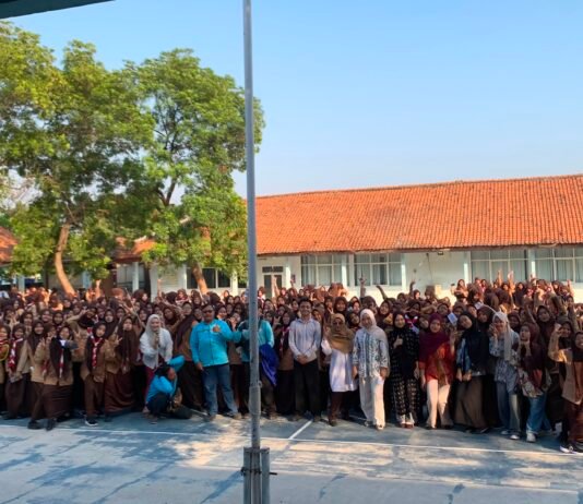 Siswa SMKN 2 Karawang Kenal GOKAR, Transportasi Online Karya Anak Daerah
