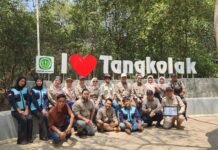 Aksi Nyata UBP Karawang untuk Lingkungan, Fakultas Farmasi Tanam Mangrove