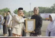 Bupati Karawang Tegaskan Komitmen Layani Masyarakat pada Apel Peringatan Hari Jadi ke-393