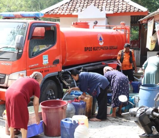 Pemkab Bekasi Salurkan 10,1 Juta Liter Air Atasi Kekeringan